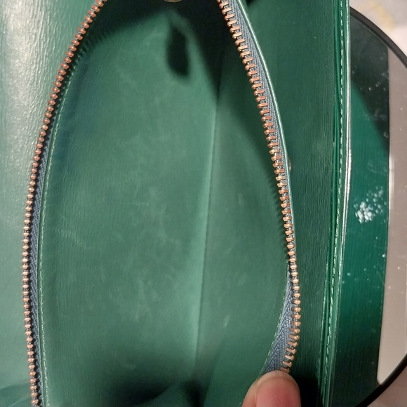 Authentic Louis Vuitton Epi Leather Green  Long  Wallet - Picture 13 of 15
